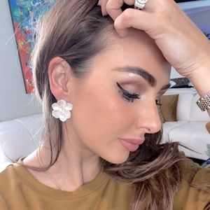 Unique and rare ⭐️vintage floral earrings